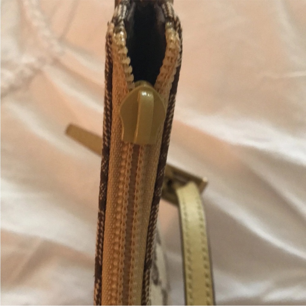 Gucci Tan and Brown Monogram Shoulder Bag - Picture 10 of 12